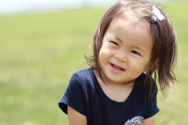Lachende Japans meisje (1 jaar oud) — Stockfoto