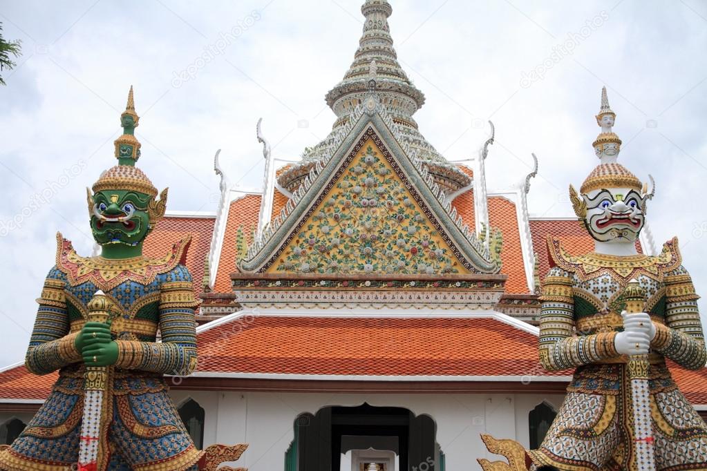 Wat Arun (temple of dawn) in Bangkok, Thailand