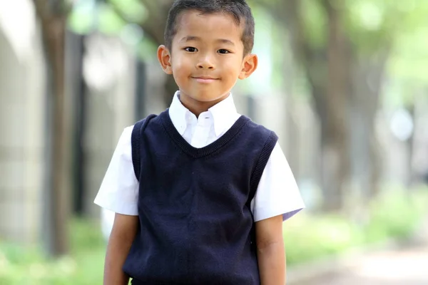 Japanska boy i formellt slitage (första klass i grundskolan) — Stockfoto
