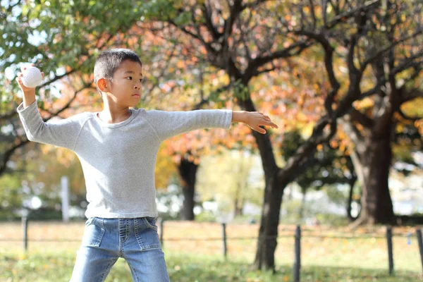 Japanese boy playing catch (first grade at elementary school) — Stock Photo, Image