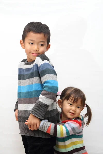 Japanese brother and sister (7 years old boy and 2 years old girl) — Stock Photo, Image