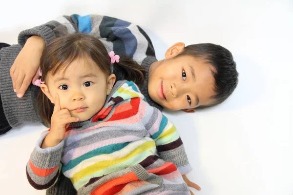 Japonés hermano y hermana (7 años chico y 2 años chica ) —  Fotos de Stock