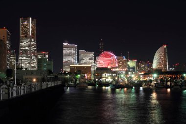 Yokohama Minatomirai 21: Kanagawa, Japan (gece çekimi)