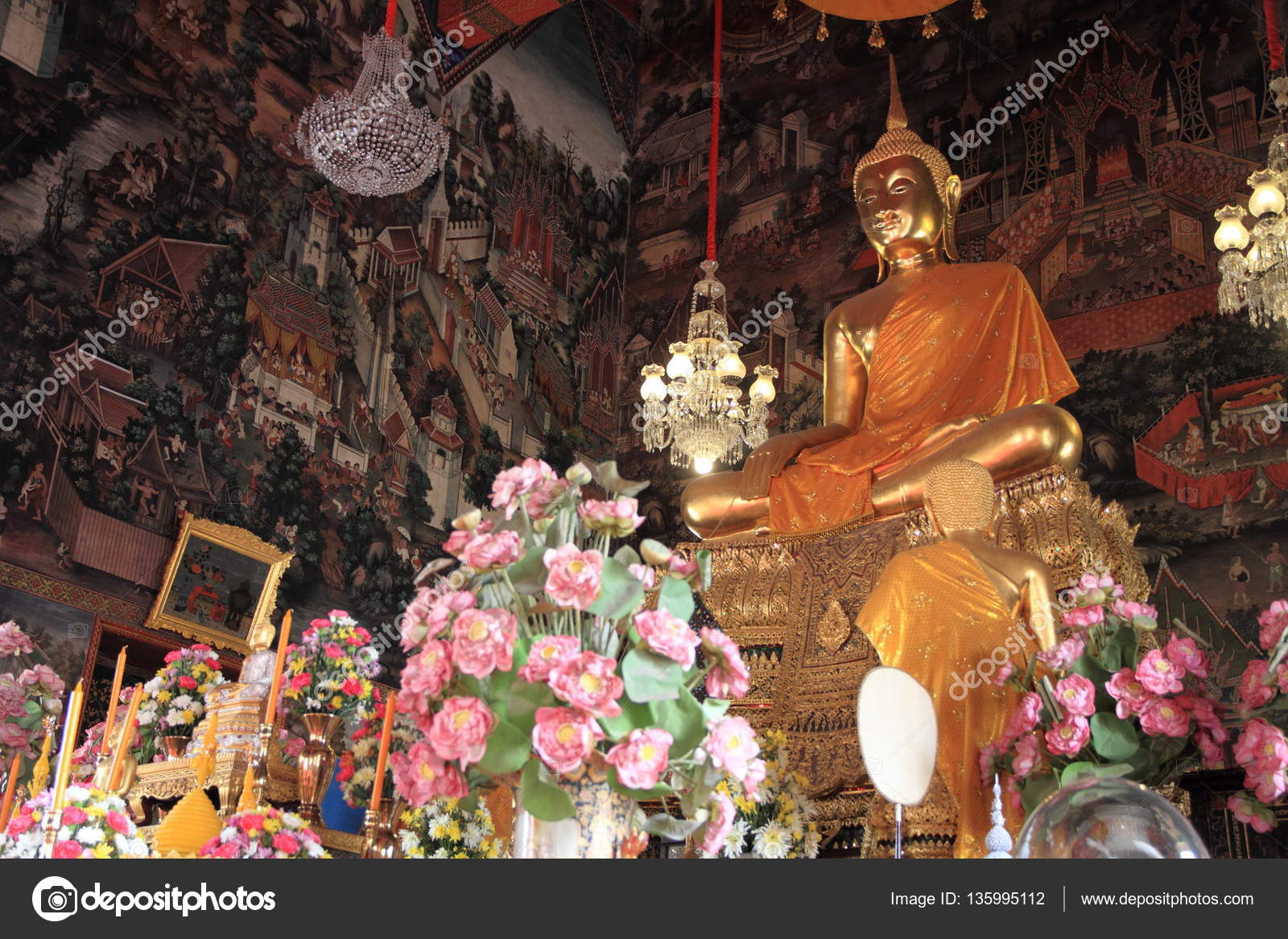 https://st3.depositphotos.com/3746139/13599/i/1600/depositphotos_135995112-stock-photo-wat-pho-temple-of-the.jpg