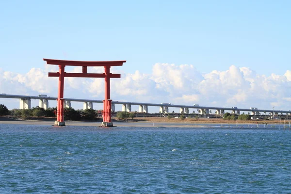 Torii porte sur le lac Hamanako à Hamamatsu, Shizuoka, Japon — Photo