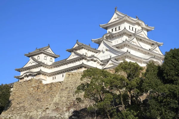 Castillo y foso de Himeji en Himeji, Hyogo, Japón —  Fotos de Stock