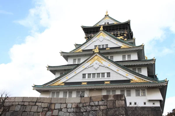 Hradní věž ósacký hrad v Osaka, Japonsko — Stock fotografie