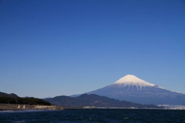 Mt. Fuji ve deniz, görüntülemek Mihono Matsubara Shizuoka, Japonya üzerinden