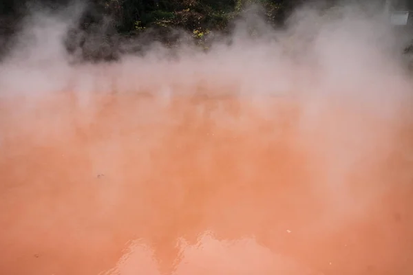 大分県別府の血の池地獄 (地獄) — ストック写真