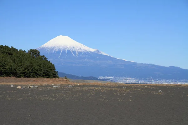 Mt. Fuji, вид з Mihono Matsubara Сідзуока, Японія — стокове фото