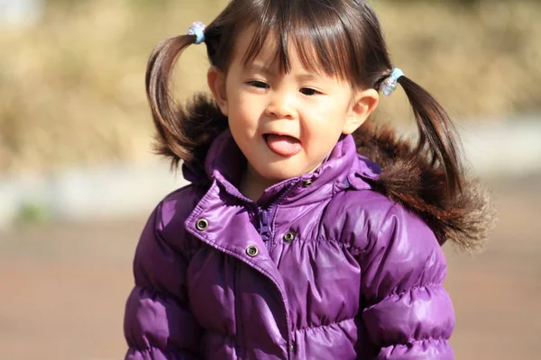 Sonriente chica japonesa (2 años) (tela de invierno ) —  Fotos de Stock