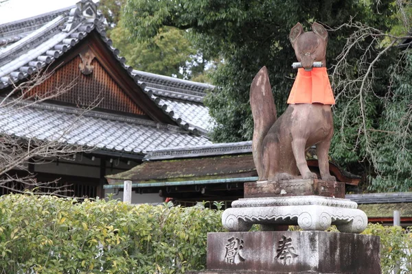 Guardian fox van Fushimi Inari-Taisha in Kyoto, Japan — Stockfoto