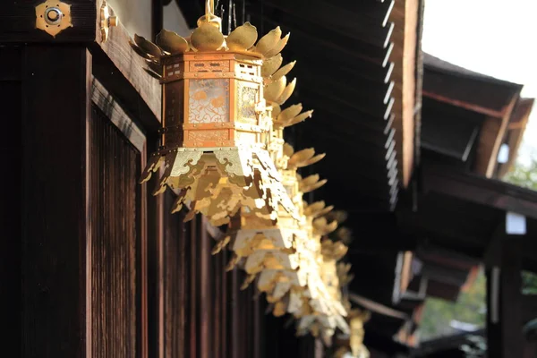 Faroles japoneses en Shimogamo shrine, Kyoto, Japón — Foto de Stock