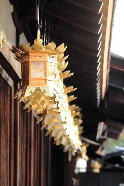 Faroles japoneses en Shimogamo shrine, Kyoto, Japón — Foto de Stock