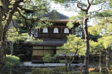 Gümüş Pavilion ve gölet Ginkaku Ji Kyoto, Japonya
