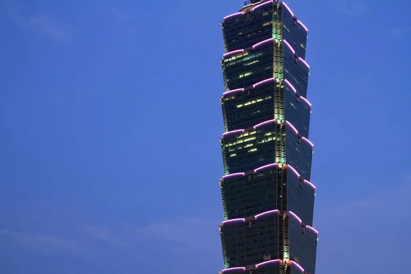 Taipei 101, yüksek doğmak Taipei, Tayvan (gece sahne binası) — Stok fotoğraf