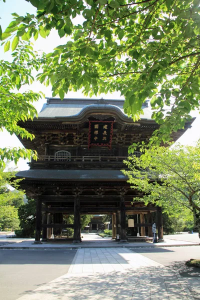 Puerta del templo de Kencho ji en Kamakura, Kanagawa, Japón — Foto de Stock