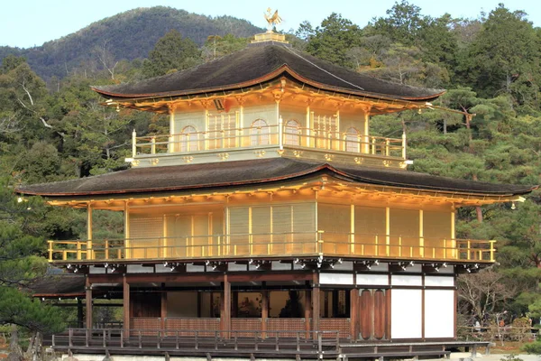 Zlatý pavilón Kinkaku ji v Kjótu, Japonsko — Stock fotografie
