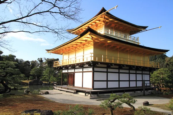 Золотой павильон Кинкаку Дзи в Киото, Япония — стоковое фото