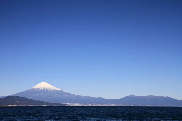 Mt. Fuji i morza, widok z Mihono Matsubara w Shizuoka, Japonia — Zdjęcie stockowe