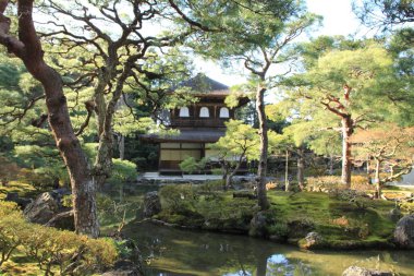 Gümüş Pavilion ve gölet Ginkaku Ji Kyoto, Japonya
