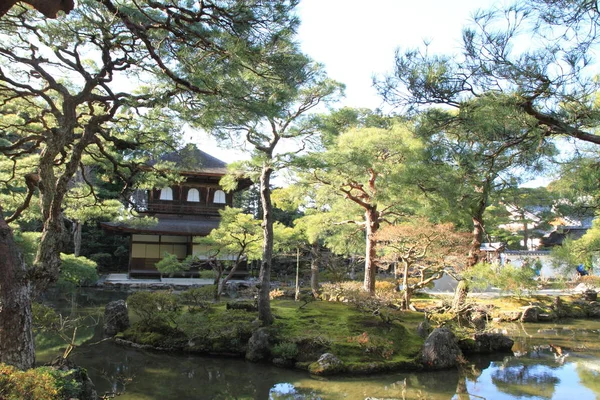 Silver Pavilion och dammen Ginkaku-Ji i Kyoto, Japan — Stockfoto