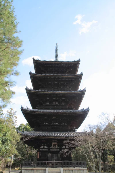 Pagode de cinco andares de Ninna ji em Kyoto, Japão — Fotografia de Stock