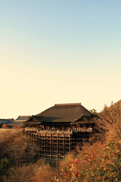 Salle principale de Kiyomizu dera à Kyoto, Japon (scène du soir ) — Photo