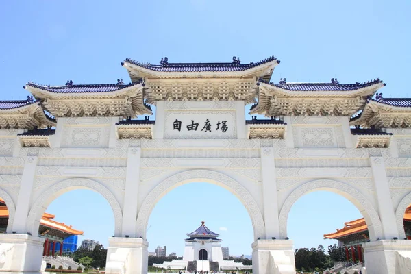 Puerta principal de la sala conmemorativa de Chiang Kai-Shek en Taipei, Taiwán —  Fotos de Stock