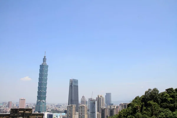 Тайбэй 101 от горы Сян в Тайбэе, Тайвань — стоковое фото