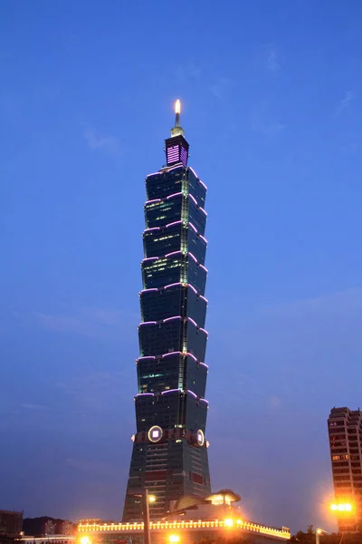 Taipei 101, immeuble de grande hauteur à Taipei, Taiwan (scène de nuit ) — Photo