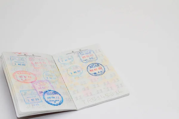 许多日本护照上的签证 — 图库照片