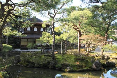 Gümüş Pavilion ve gölet Ginkaku Ji Kyoto, Japonya