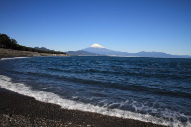 Mt. Fuji ve deniz, görüntülemek Mihono Matsubara Shizuoka, Japonya üzerinden