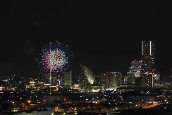 Fyrverkerier i Yokohama port festival på Kanagawa, Japan — Stockfoto