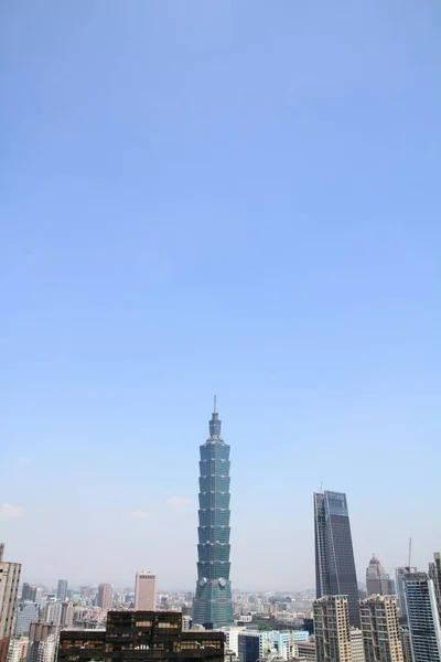 Taipei 101 vom xiang-berg in taipei, taiwan — Stockfoto