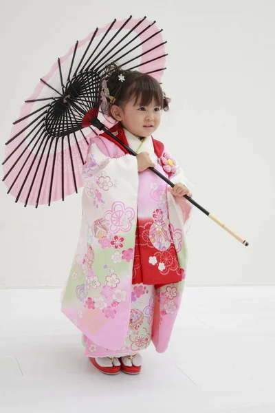 Japoński dziewczyna na trzy-pięć-siedem Festiwal (3 lat) — Zdjęcie stockowe