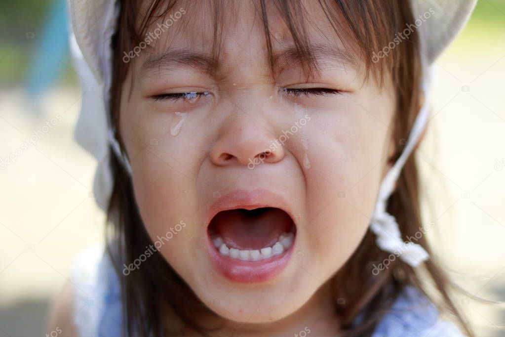 crying Japanese girl (2 years old)