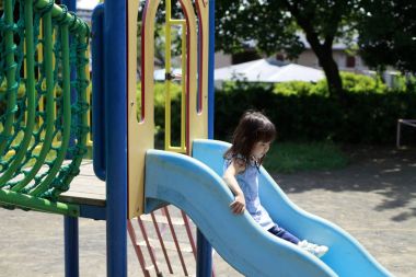 (2 yıl eski slaytta Japon kız)