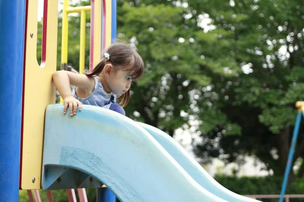 (2 yıl eski slaytta Japon kız)