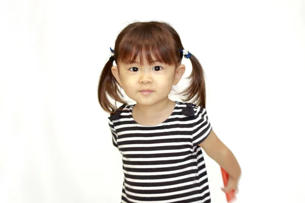 Sorrindo menina japonesa (2 anos) (costas brancas ) — Fotografia de Stock