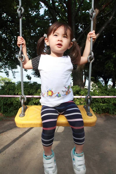 Japán lány a swing (2 éves korig) — Stock Fotó