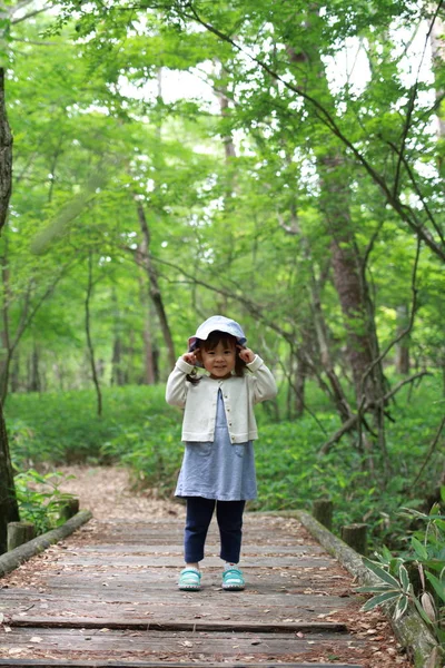 Японська дівчина на похід (2 років) — стокове фото