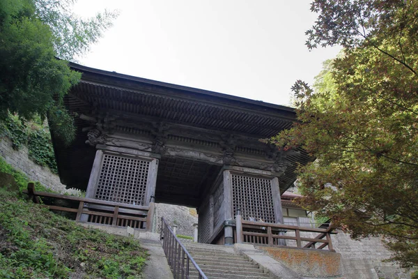 Deve gate of Risshaku ji (Yamadera) em Yamagata, Japão — Fotografia de Stock