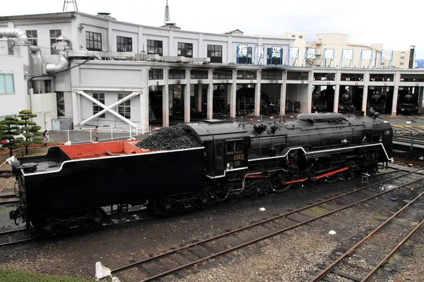 Locomotiva a vapore nel capannone delle locomotive a vapore Umekoji, Kyoto, Giappone — Foto Stock