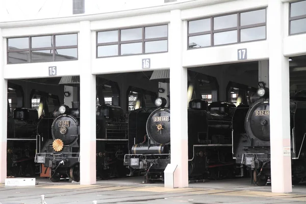 蒸汽机车在小路蒸汽棚子，京都，日本 — 图库照片