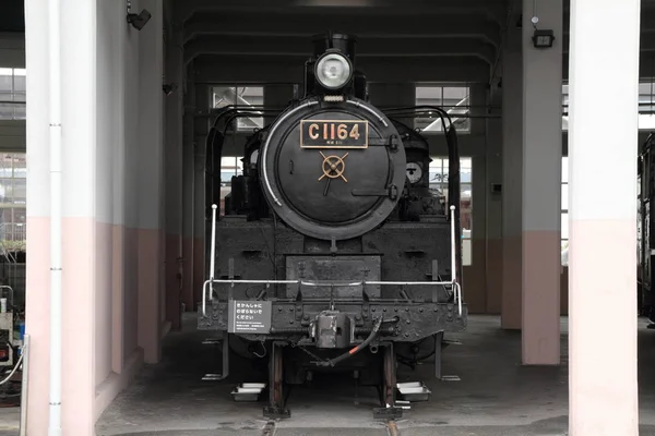 Locomotora de vapor en el cobertizo de locomotora de vapor Umekoji, Kyoto, Japón — Foto de Stock