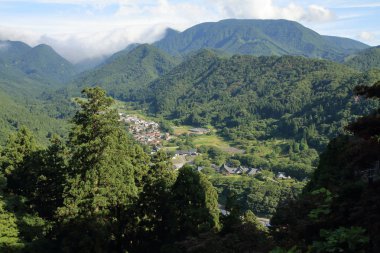 Yamagata, Japonya'da Risshaku ji (Yamadera) üzerinden görüntülemek