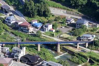Yamagata, Japonya'da Risshaku ji (Yamadera) üzerinden görüntülemek