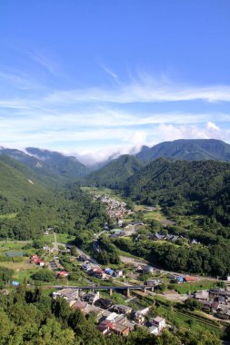 Yamagata, Japonya'da Risshaku ji (Yamadera) üzerinden görüntülemek